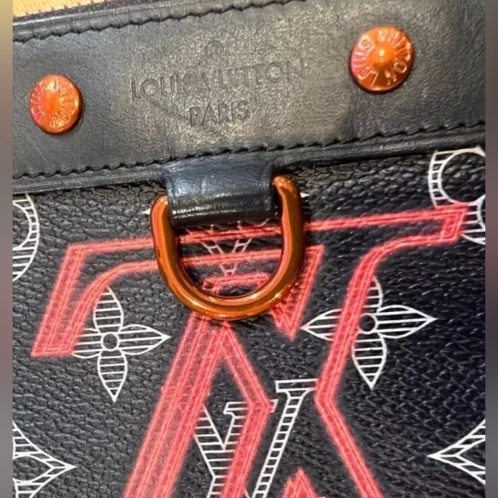 Louis Vuitton Monogram Discovery Pochette Limited Edition Upside Down - Picture 8 of 9